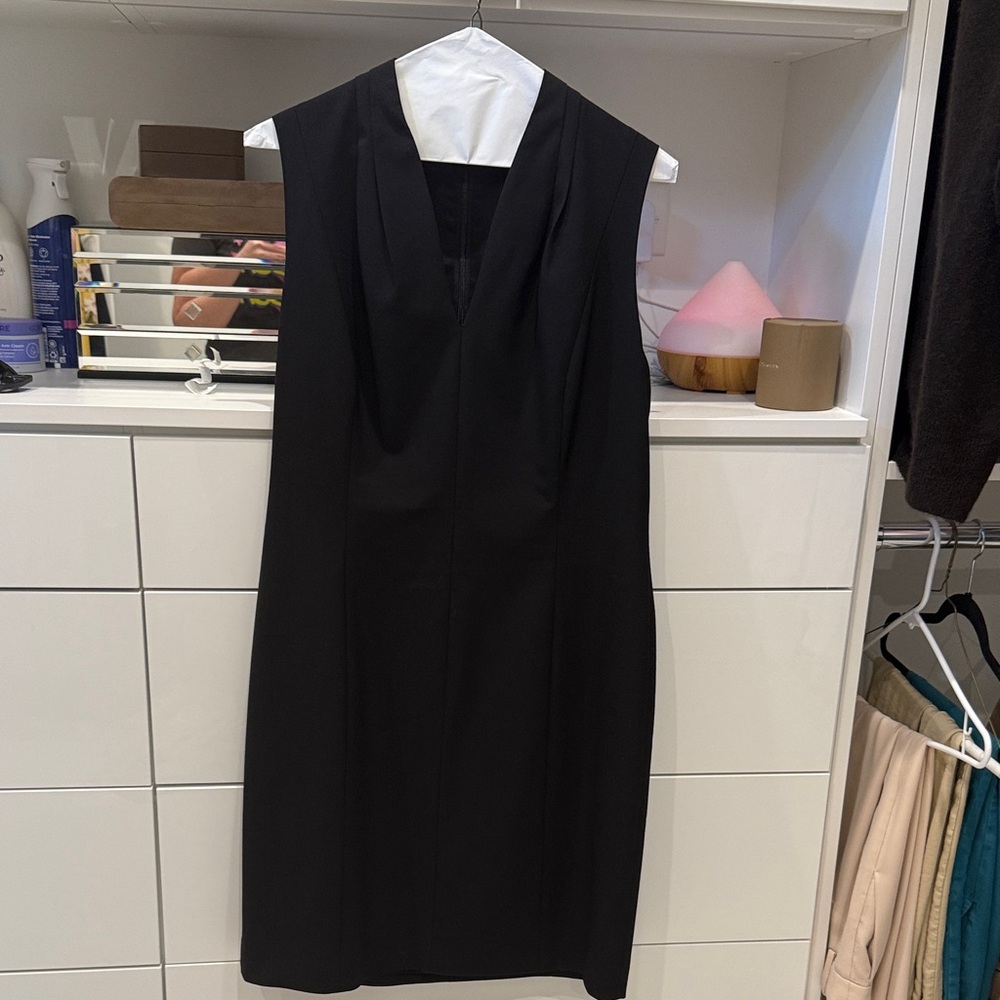 Elie Tahari Black V-Neck Midi Dress